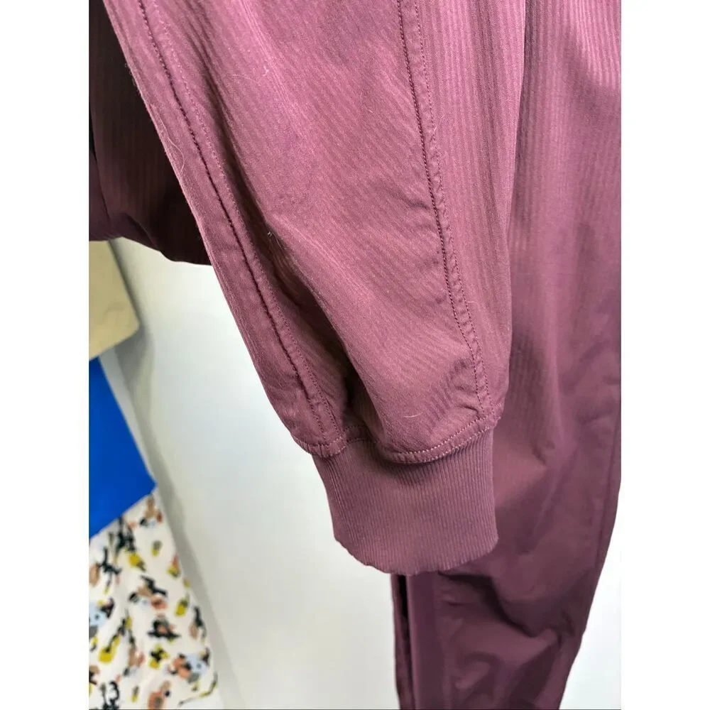Lululemon Dance Studio Joggers Full Length in Garnet Size 2